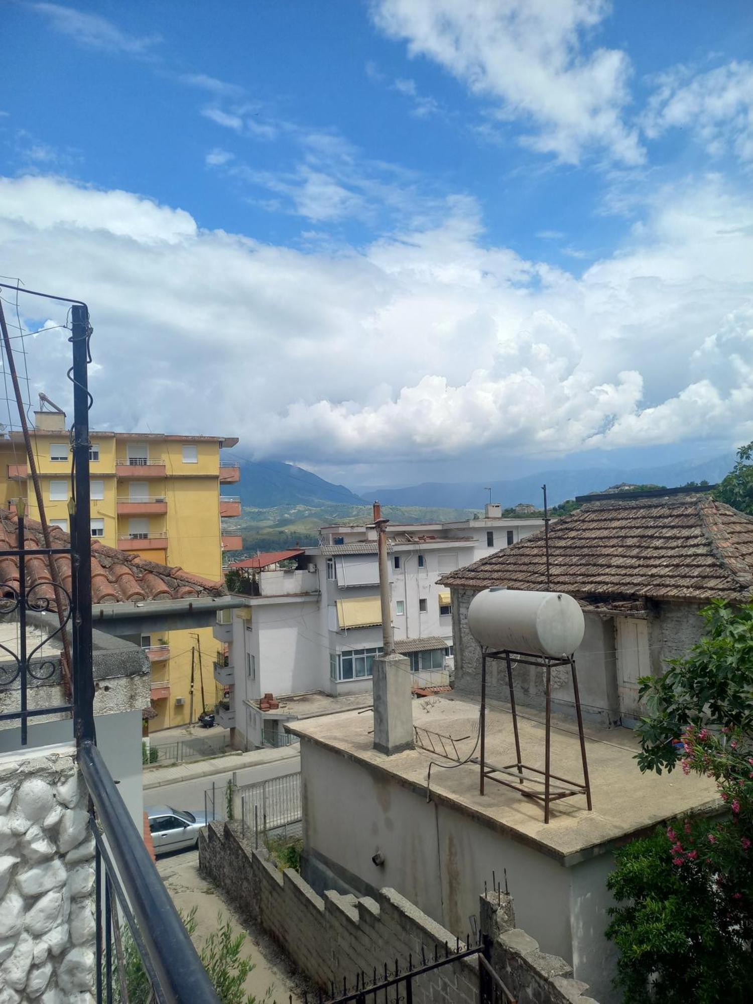 Aleko Guest House จีโรคาสเตอร์ ภายนอก รูปภาพ