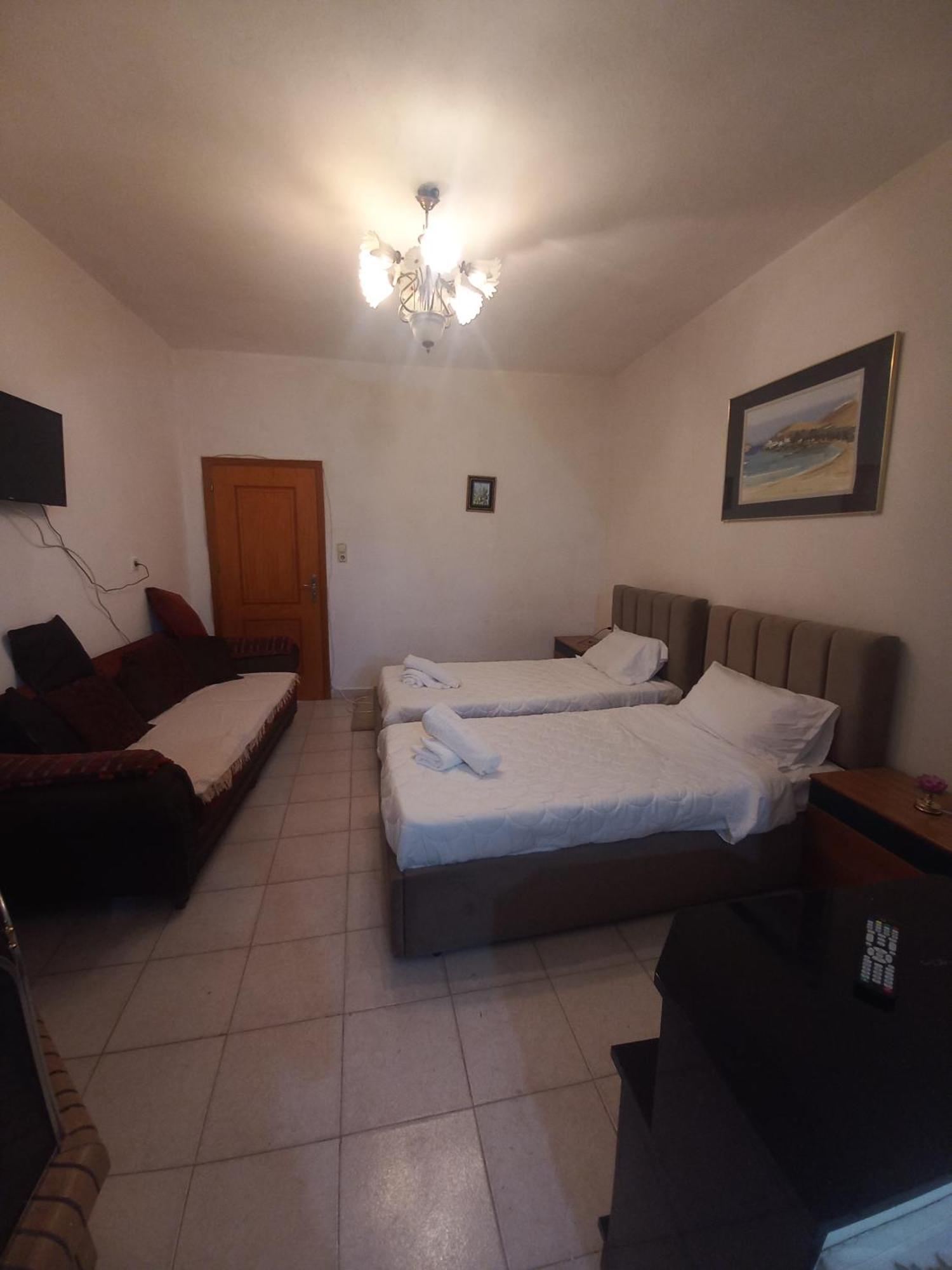 Aleko Guest House จีโรคาสเตอร์ ภายนอก รูปภาพ