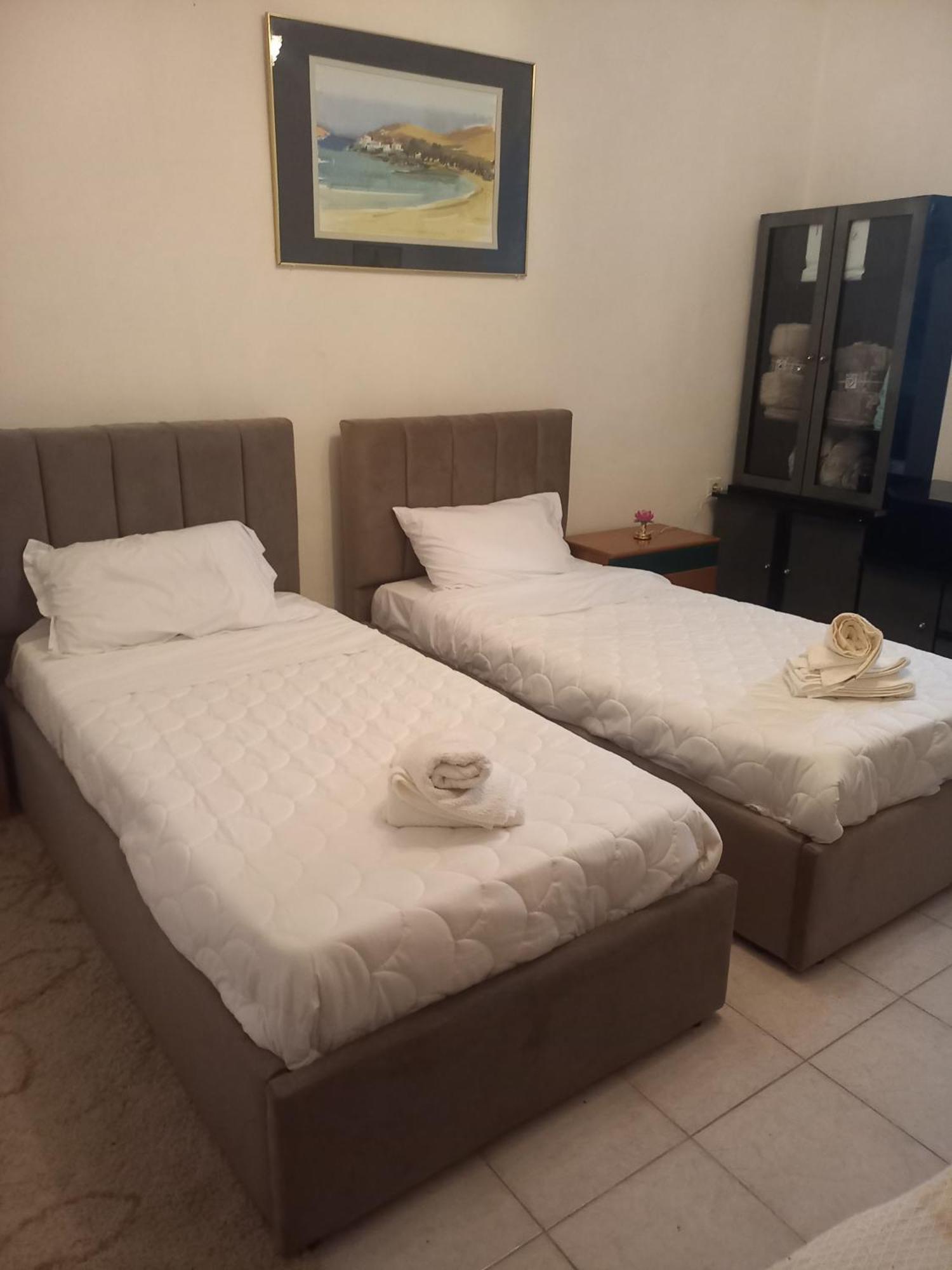 Aleko Guest House จีโรคาสเตอร์ ภายนอก รูปภาพ