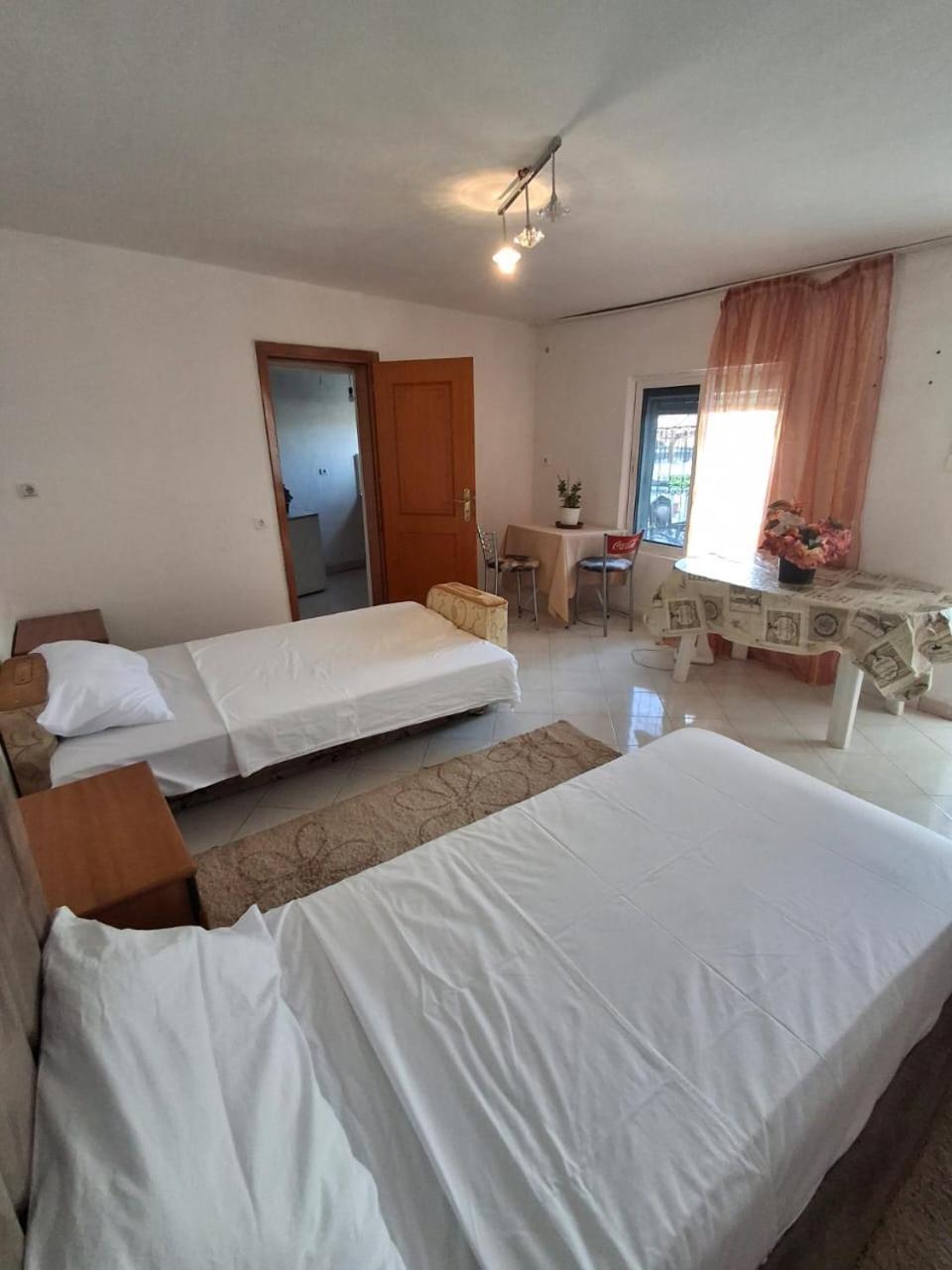 Aleko Guest House จีโรคาสเตอร์ ภายนอก รูปภาพ